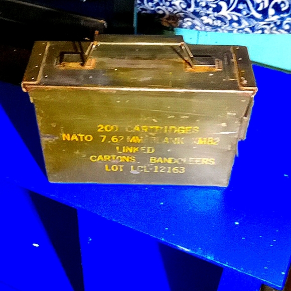 Anrique Army ammunition box for a 200 cartridges NATO 7.62 MM CARTONS - Picture 2 of 4